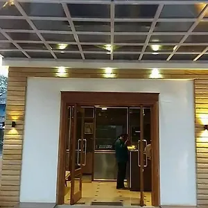 Premier Tourist Home Kizhake Chalakudi